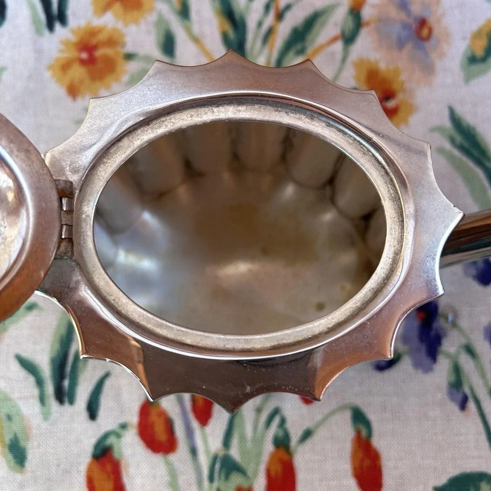 Unique VTG International Silver Co Silver Plate Fluted Etched Teapot Victorian